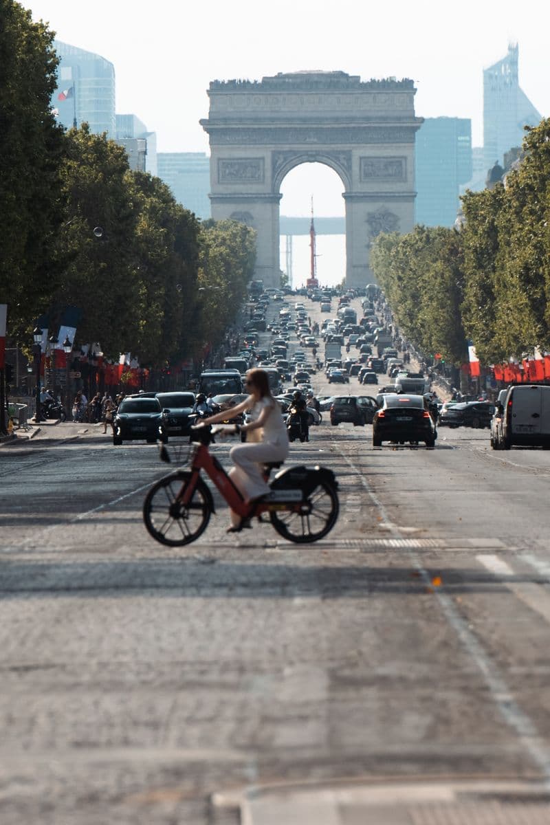 Photo illustrant France Num 2026 : comprendre l’écart entre usage de l’IA et automatisation dans les TPE-PME